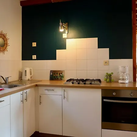 Дом отдыха Traditional Normandy House At 3 Km From The *